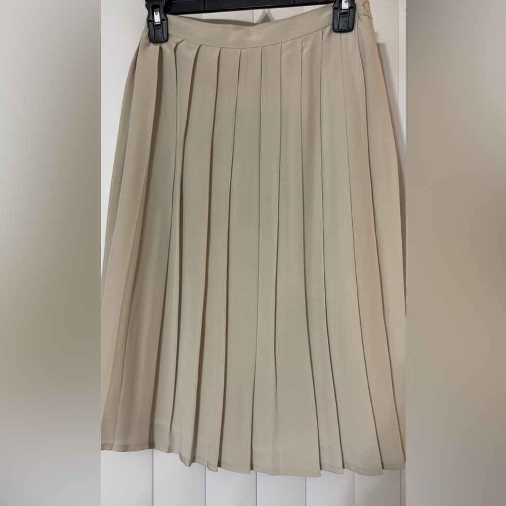 Elegant Cream Pleated Skirt-vintage
